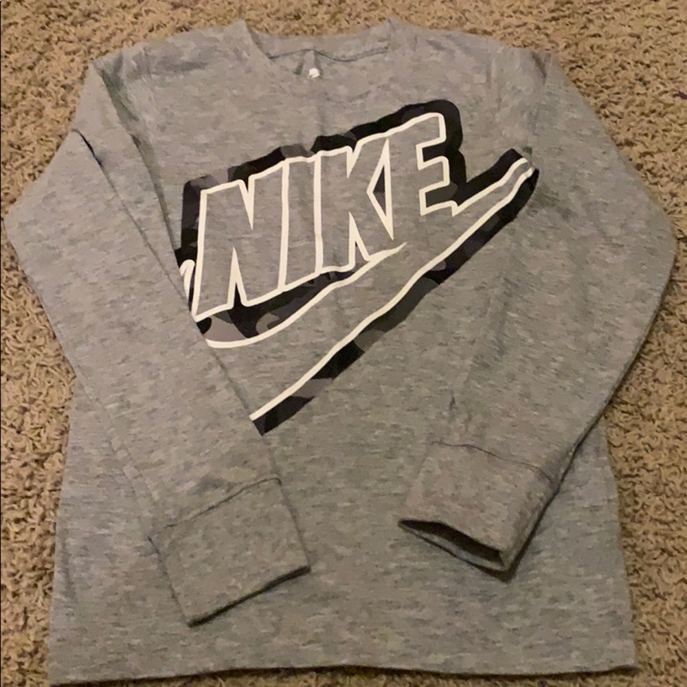 Boys Nike long sleeve tee